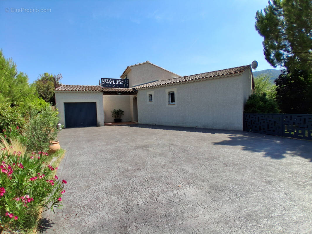 Maison à MAUBEC