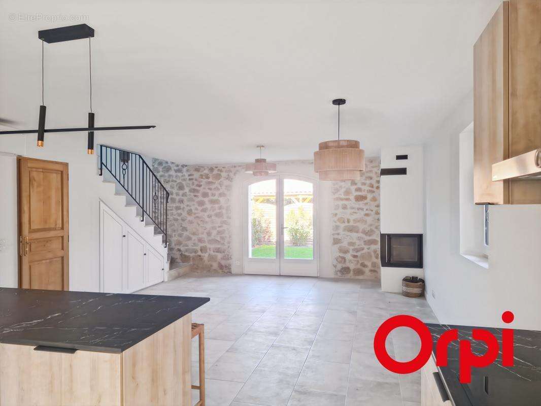 Maison à LE PUY-SAINTE-REPARADE