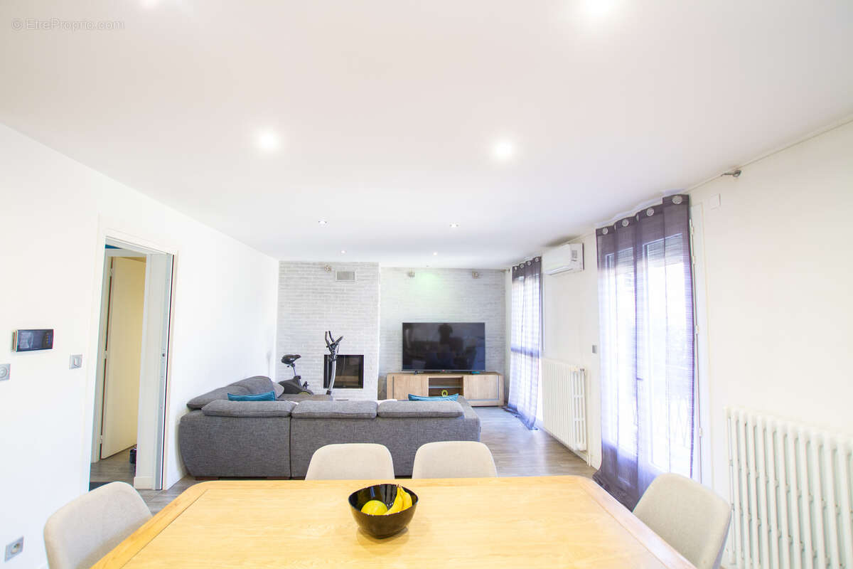 Maison à VILLENEUVE-LE-ROI