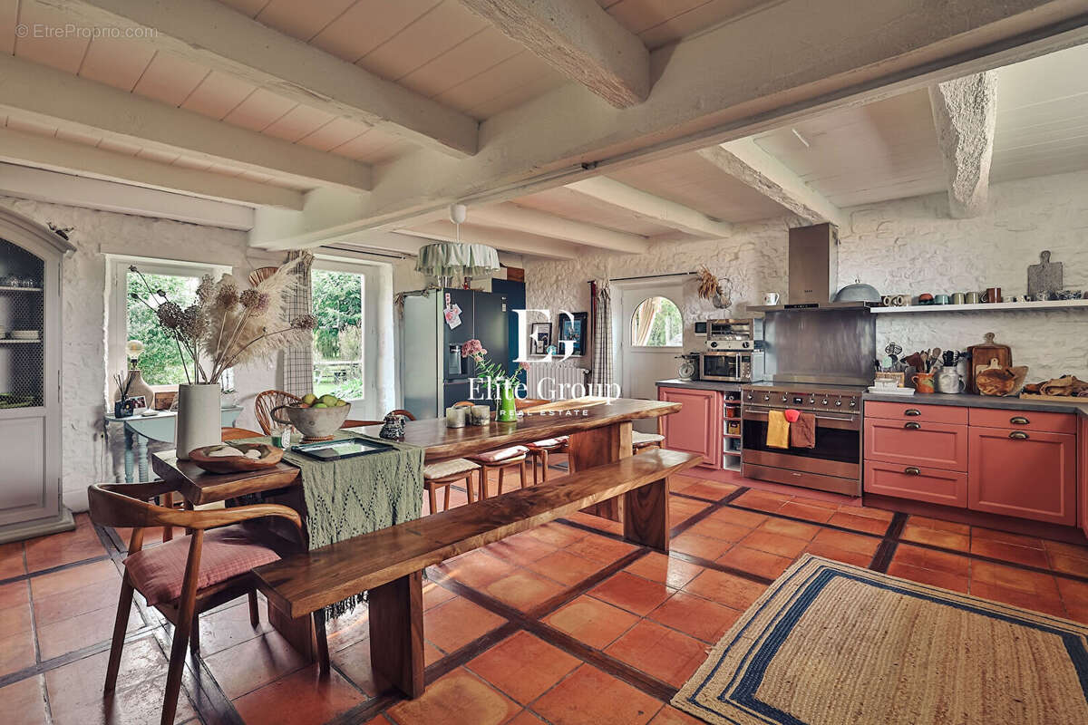 A vendre magnifique charentaise aux portes de la rochelle - 254 m2 - photo 10