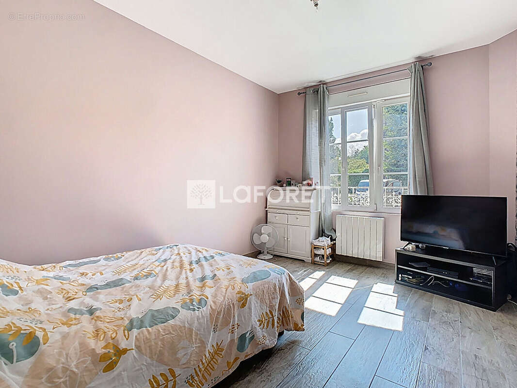 Maison à VIENNE-LE-CHATEAU