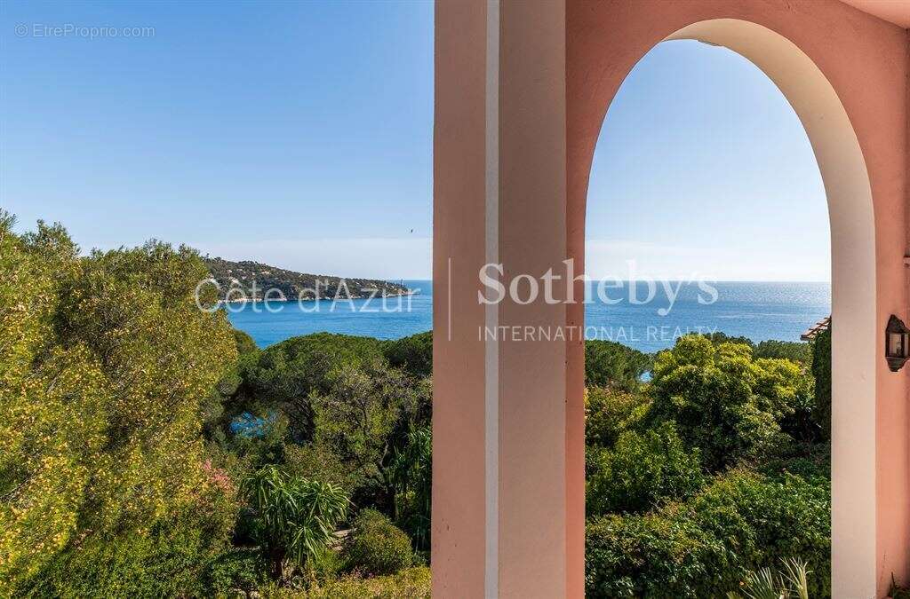 Nice Mont Boron, appartement rénové 61 m² avec vue mer face à Saint-Jean-Cap-Ferrat - photo 2