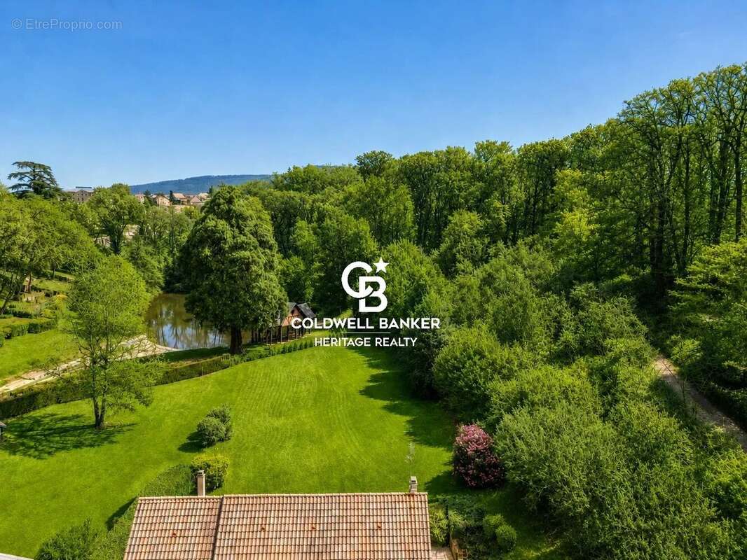 Lissieu — Domaine du Bois Dieu  Maison familiale de 224 m² sur terrain de 3 500 m² - photo 3