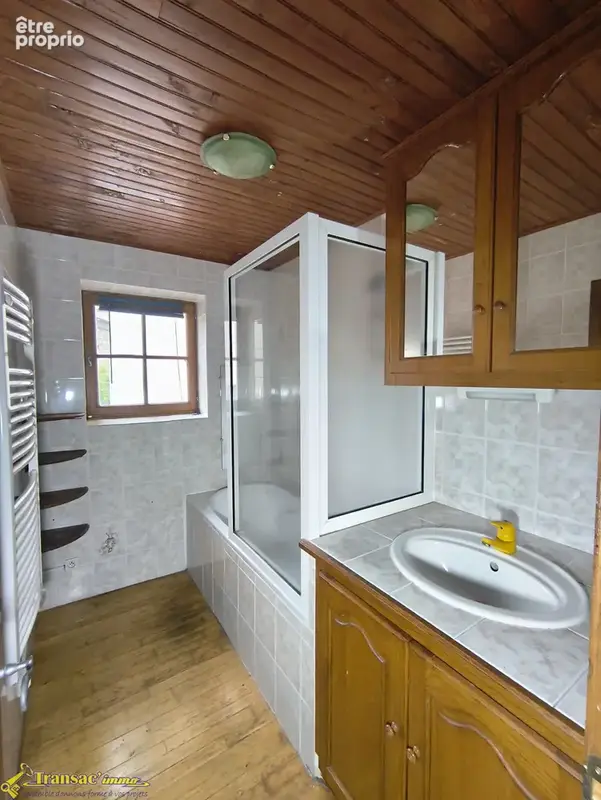 À Thiers, maison de village type F4 avec une grange non attenante avec terrain. - photo 8