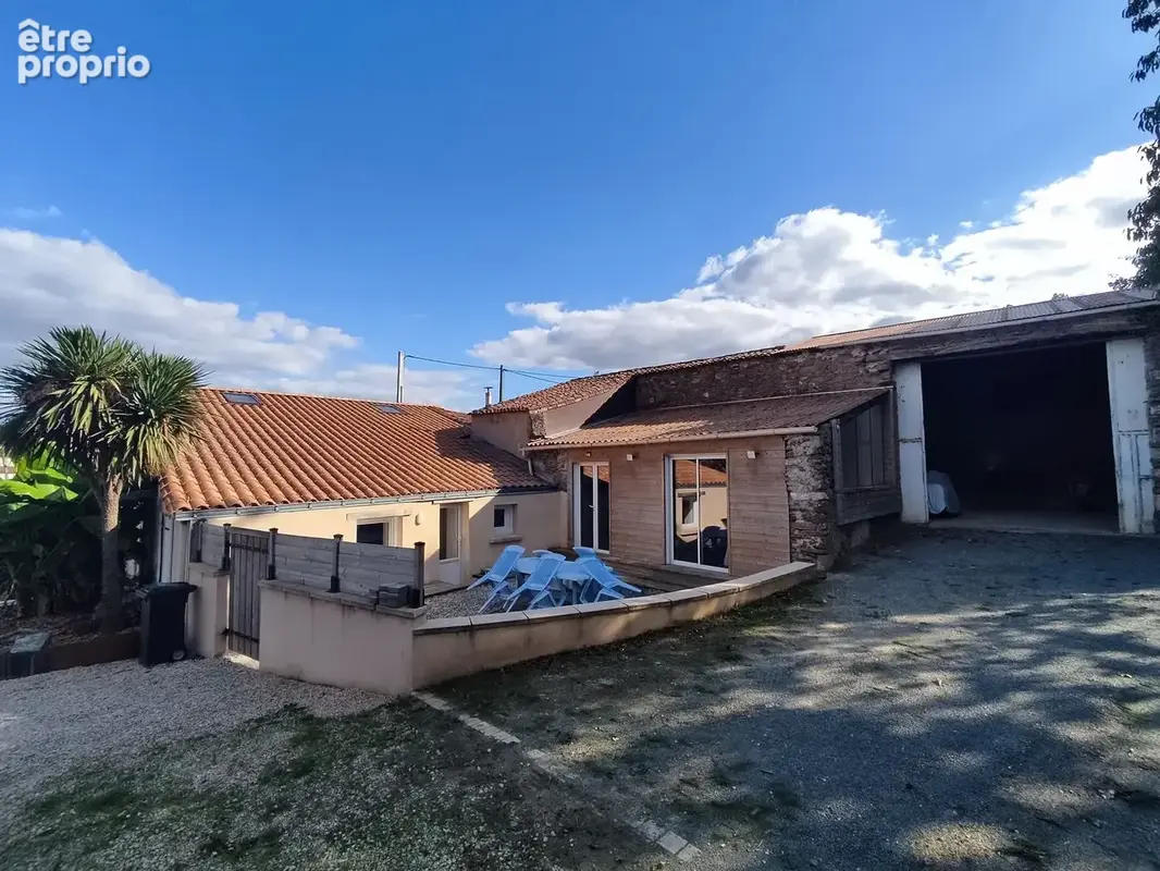 COIN TERRASSE AVEC ACCES GARAGE
