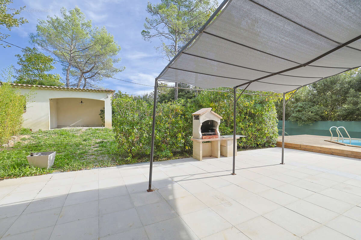 Maison à LA ROQUEBRUSSANNE