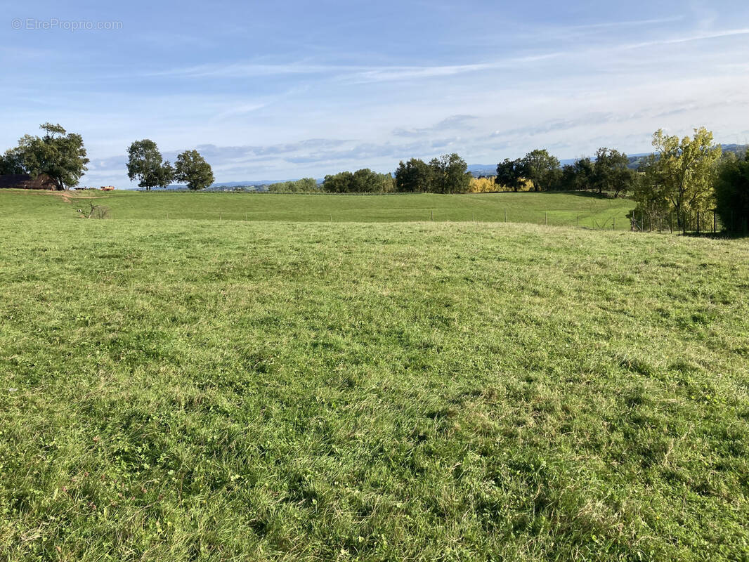 Terrain à SAINT-BONNET-LA-RIVIERE