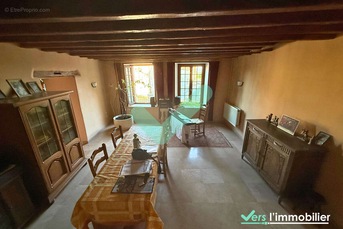 Maison de 172 m2 située à Sainte-Gemme avec 3 chambres, dépendance et jardin - photo 5