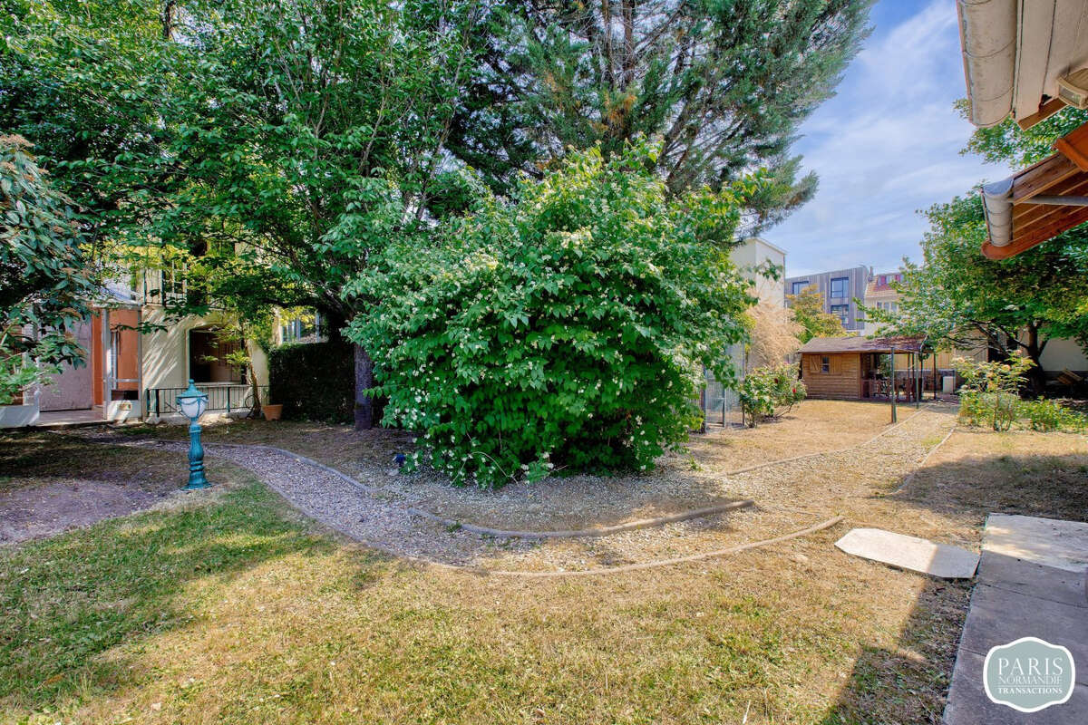 Maison à ISSY-LES-MOULINEAUX