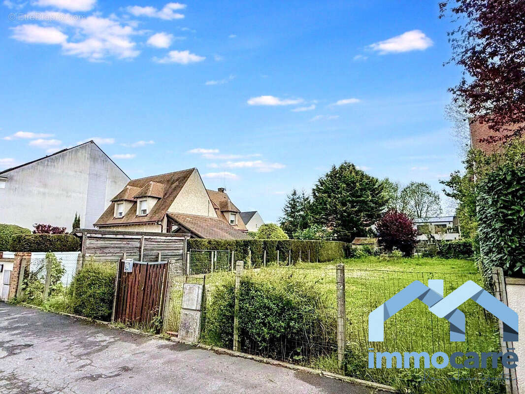 Terrain à OZOIR-LA-FERRIERE