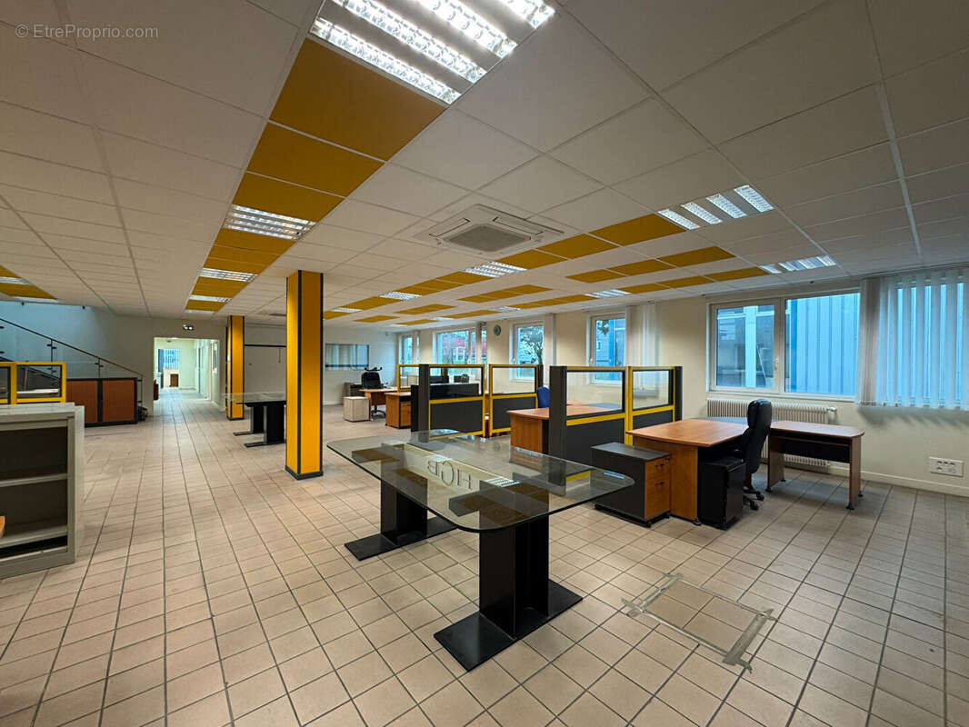 Bâtiment d'activité avec bureaux - 2245 m² - Zone Reims/Tinqueux - photo 3