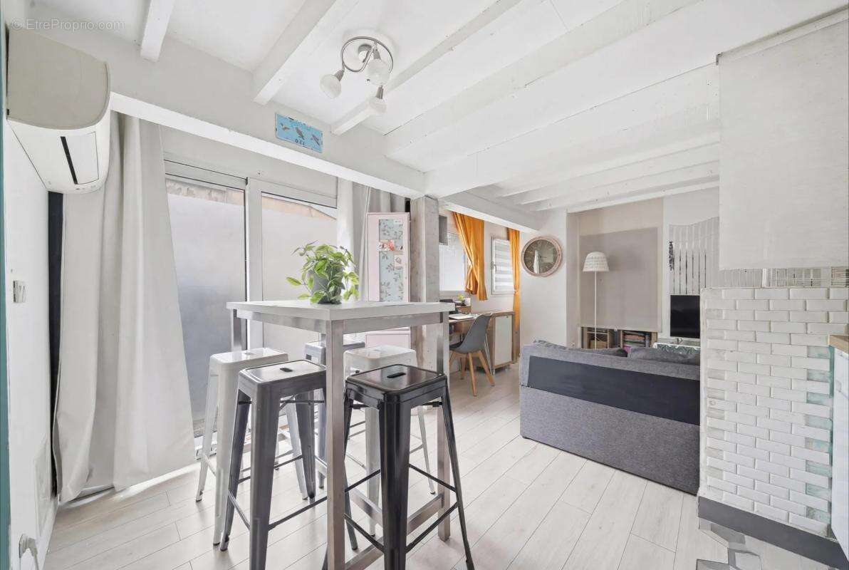 Appartement à CHARENTON-LE-PONT