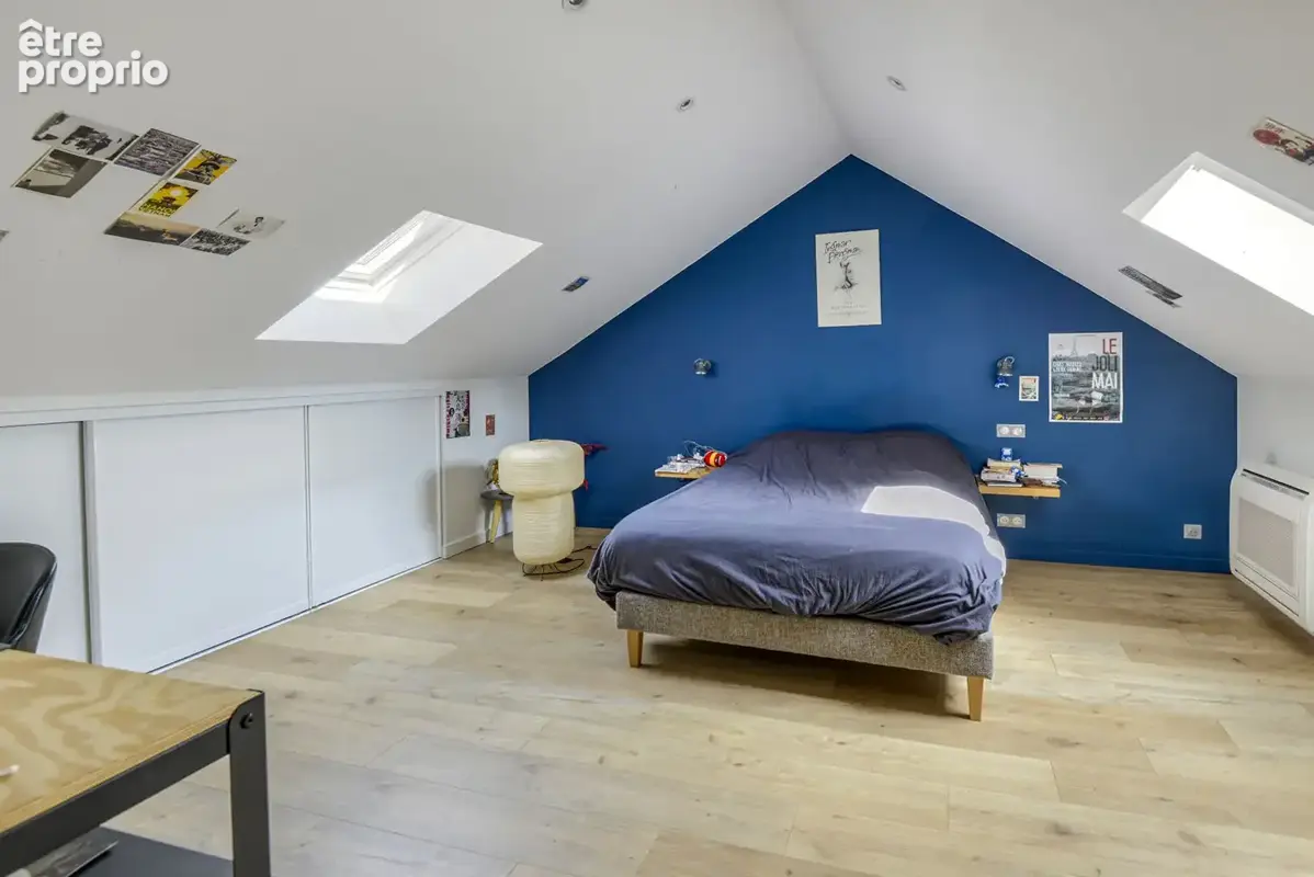 Maison très soignée de 185 m²  (215 m² au sol) entièrement rénovée en 2019 avec deux garages à proximité du quartier commerçant  - photo 12