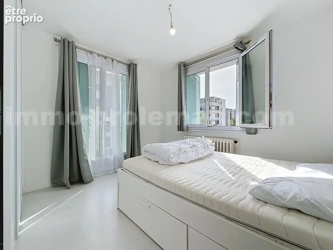Appartement_T3_SAINT-PIERRE_en_faucigny_PROCHE_FRONTIERE_SUISSE_GENEVE_AUTOROUTE_FRONTALIERS_CALME_PROX_CEVA_séjour_vue_balcon_cuisine_chambre_1_