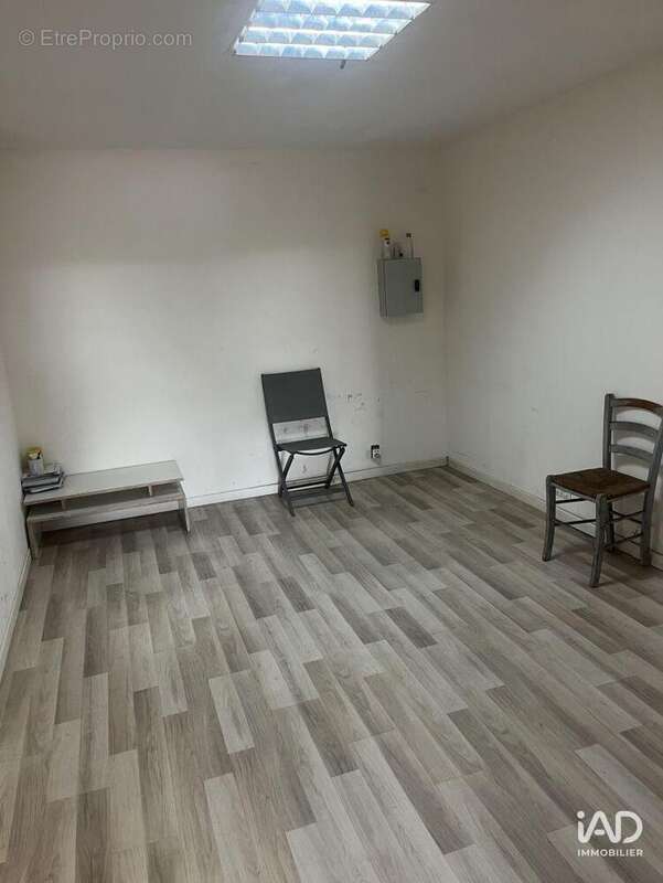 Photo 2 - Commerce à SAINT-GERMAIN-LAVAL