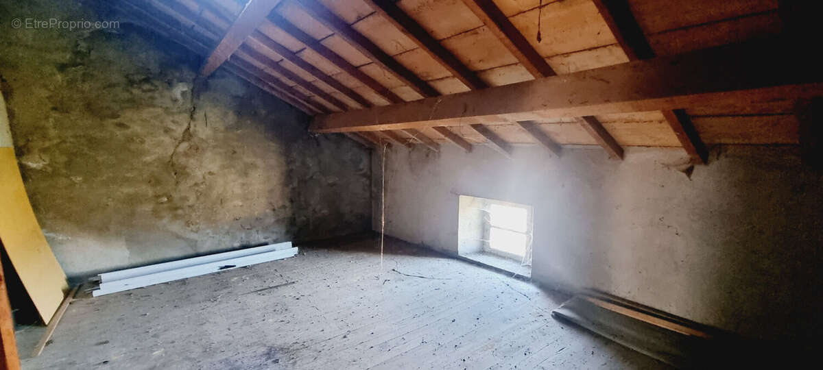 Maison à MONTAIGUT-LE-BLANC