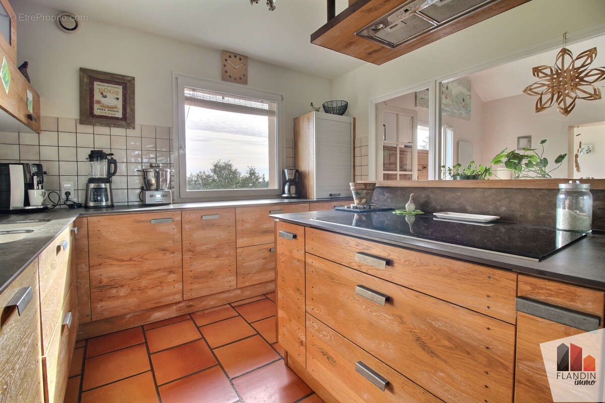 Maison à SAINT-GENIS-LAVAL