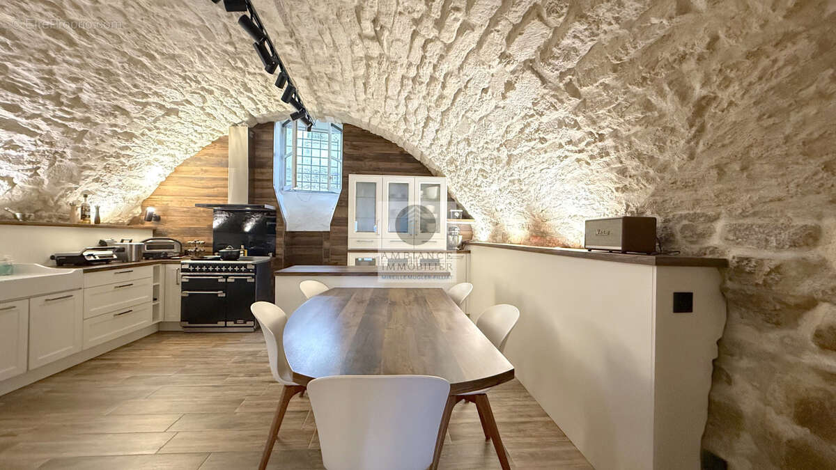 Maison à ETOILE-SUR-RHONE