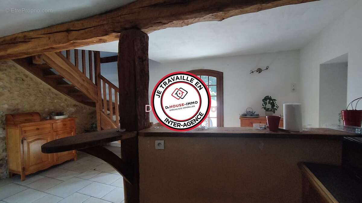 Maison 125 m² à Saint-Germain-Et-Mons  - photo 8