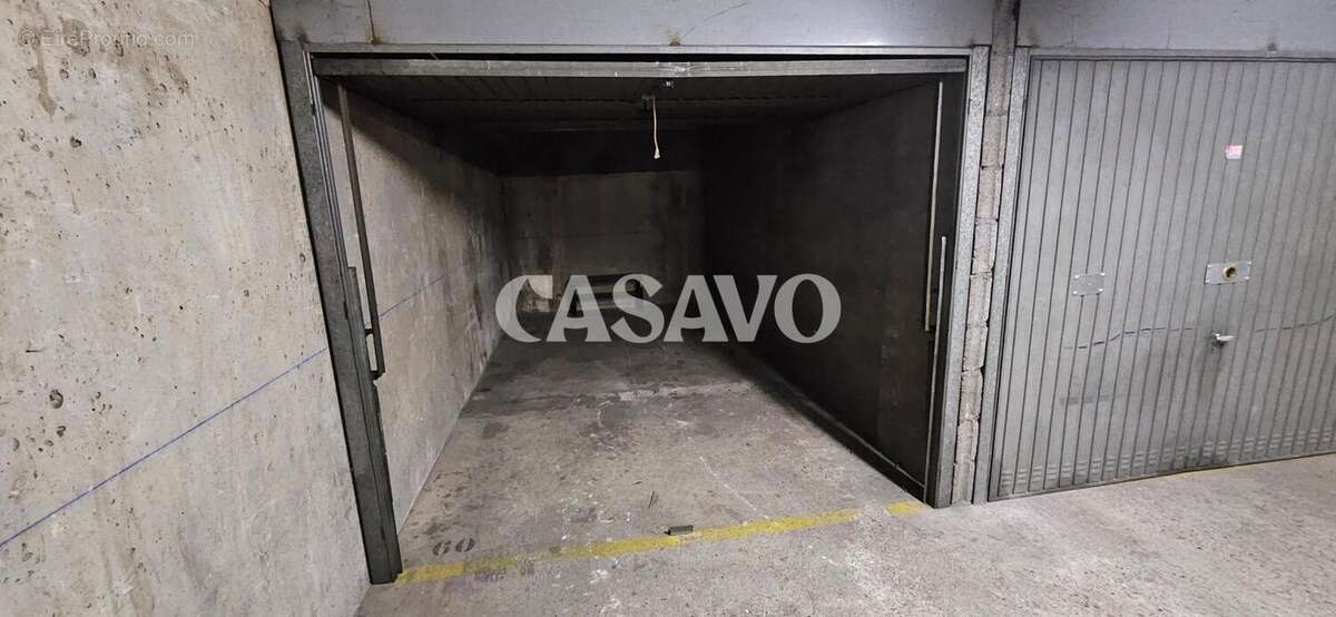 Parking à PARIS-18E