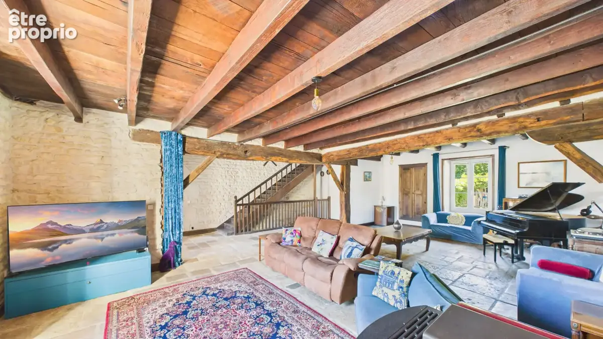 Exceptionnelle propriété de village avec gîte et piscine chauffée - Excellent potentiel de revenus - photo 3