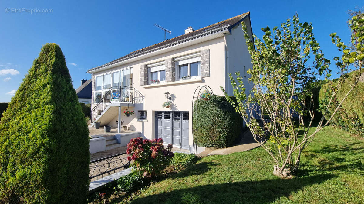 Maison à PLOUGUENAST