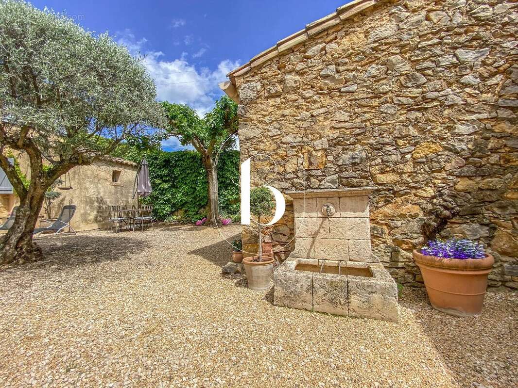 Village tous commerces - photo 24