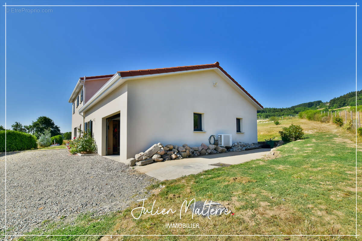 Maison récente de 170 m² sur 2100 m² de terrain préservés, 7 pièces, 5 chambres dont dressing, garage de 85 m² à MAROLS (42) - photo 33