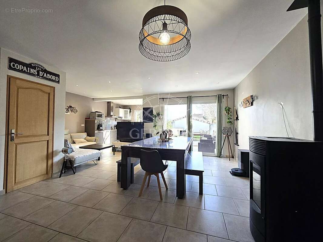 Maison à PERNES-LES-FONTAINES