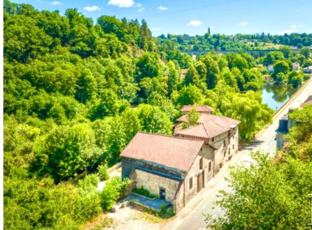 Maison à SAINT-LEONARD-DE-NOBLAT