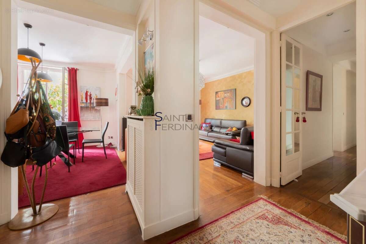 Appartement à NEUILLY-SUR-SEINE