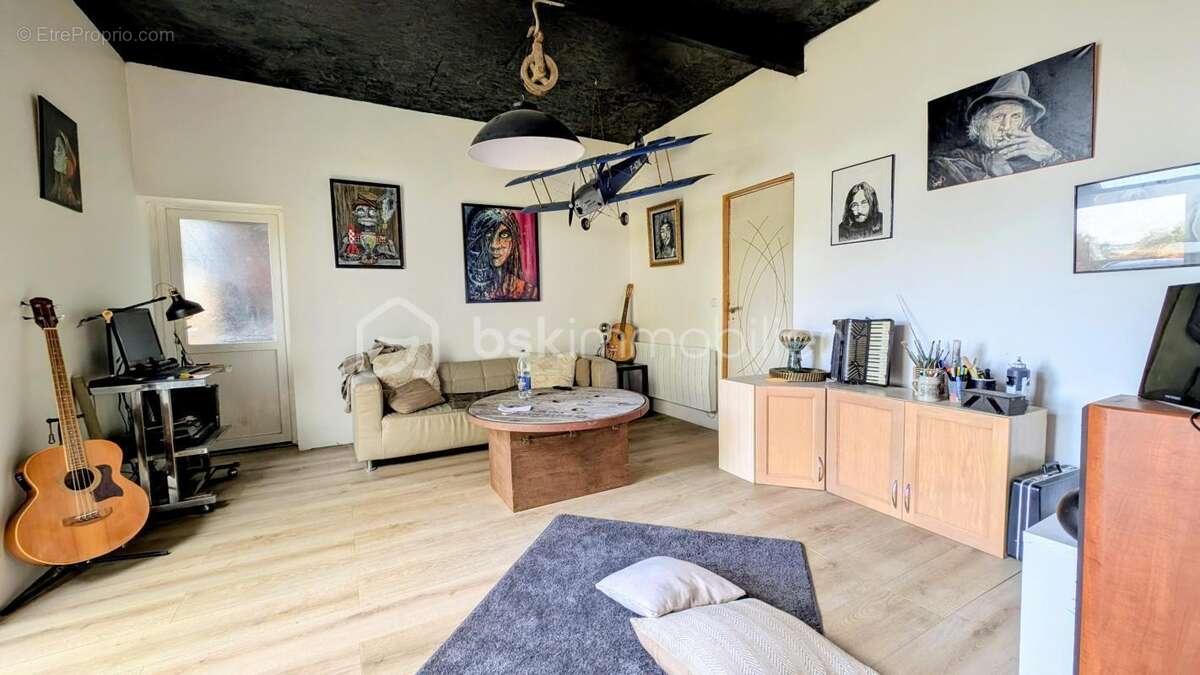 Maison à JUAYE-MONDAYE