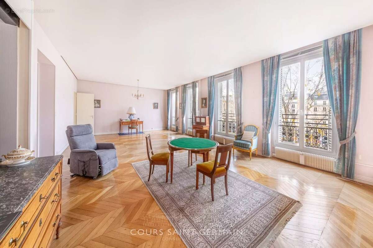 Appartement à PARIS-4E