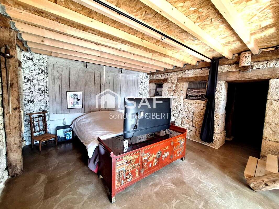 Maison 200 m² à Saint-Chamarand  - photo 5