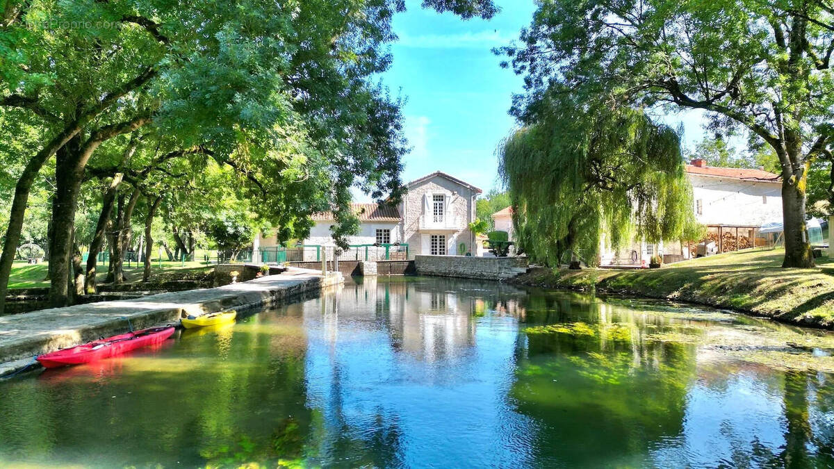 2 DEC - Maison à CHENON