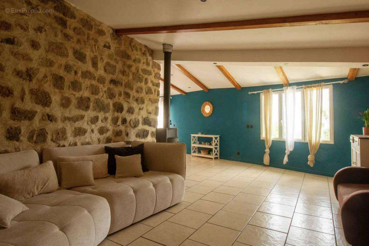 Maison à SAINT-CIERGE-LA-SERRE