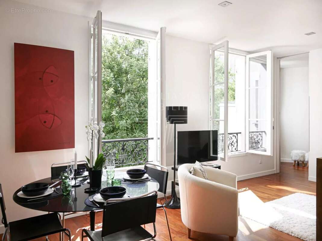 Appartement à PARIS-16E