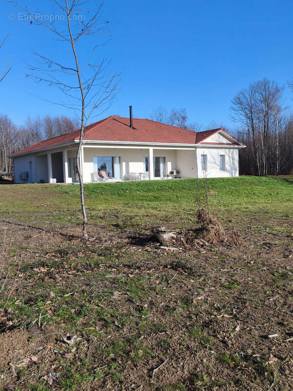 Maison à SAINT-YRIEIX-LA-PERCHE