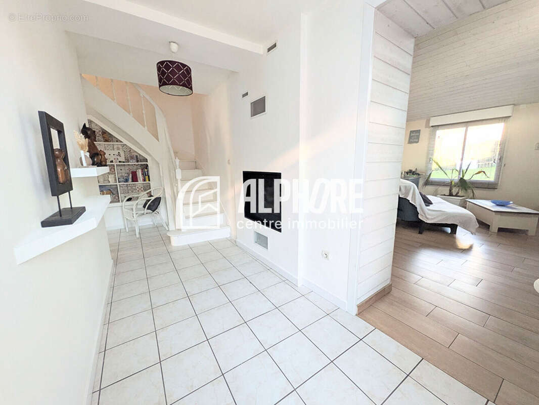 Maison à LA SALLE-DE-VIHIERS