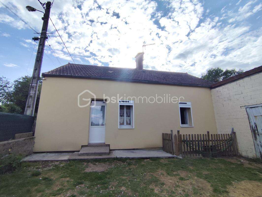 Maison à LA ROCHE-EN-BRENIL