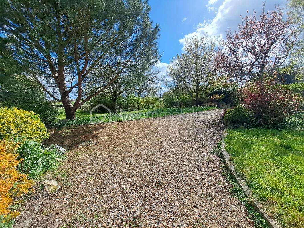 Propriété de Caractère sur 4,3 Hectares – Potentiel Équestre - photo 2