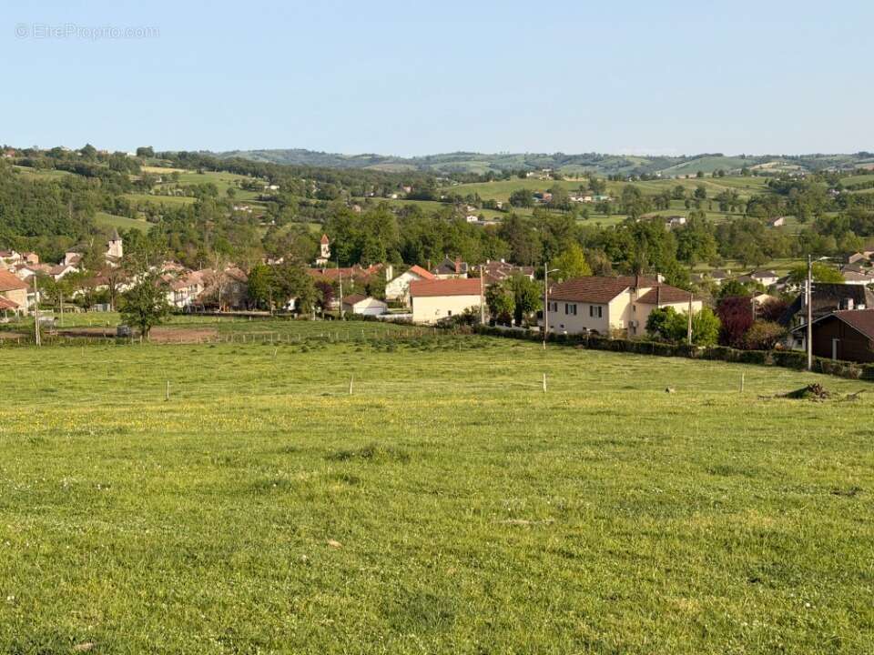 Terrain à SAINT-ETIENNE-DE-MAURS