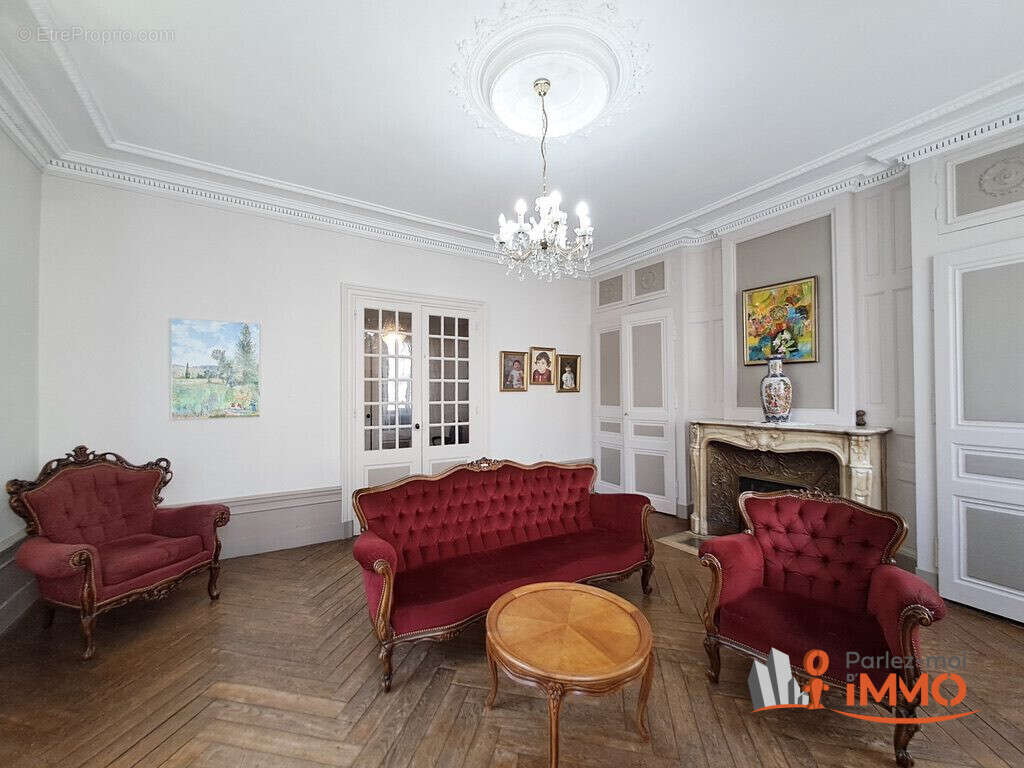 Maison 271 m² à Saint-Etienne  - photo 3