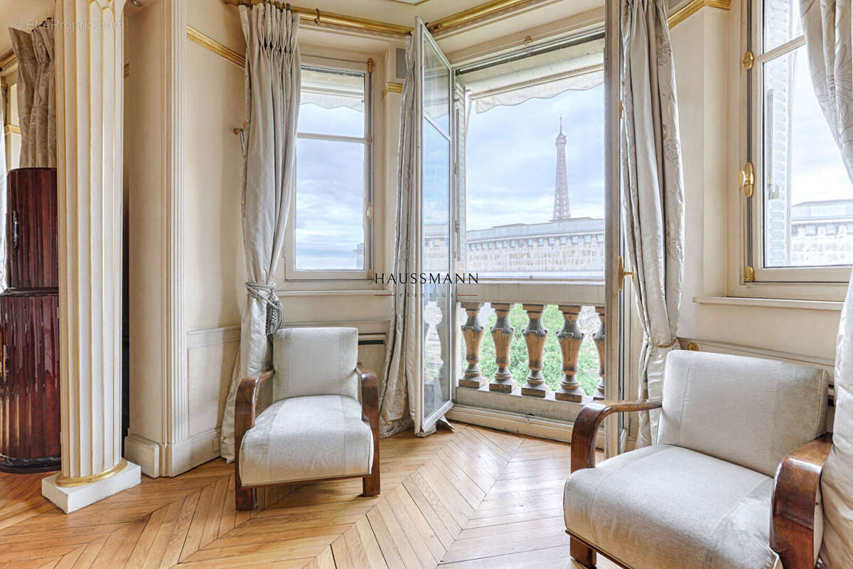 Appartement à PARIS-16E