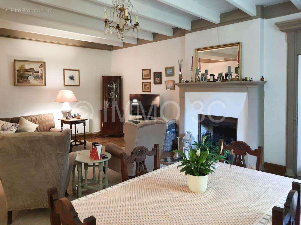 Maison à CHEF-BOUTONNE