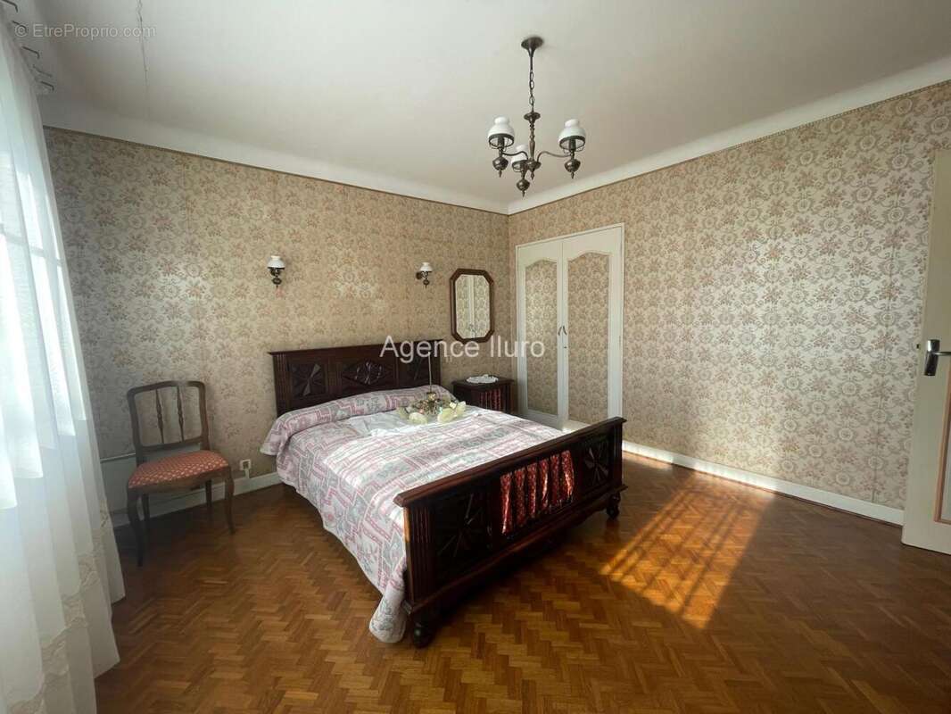 - maison t6 avec jardin et garage dans secteur recherche - - photo 12