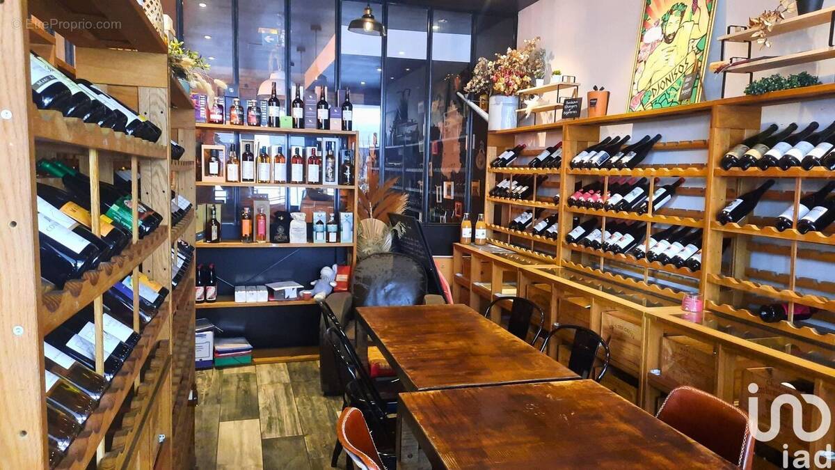 Photo 1 - Commerce à BURES-SUR-YVETTE