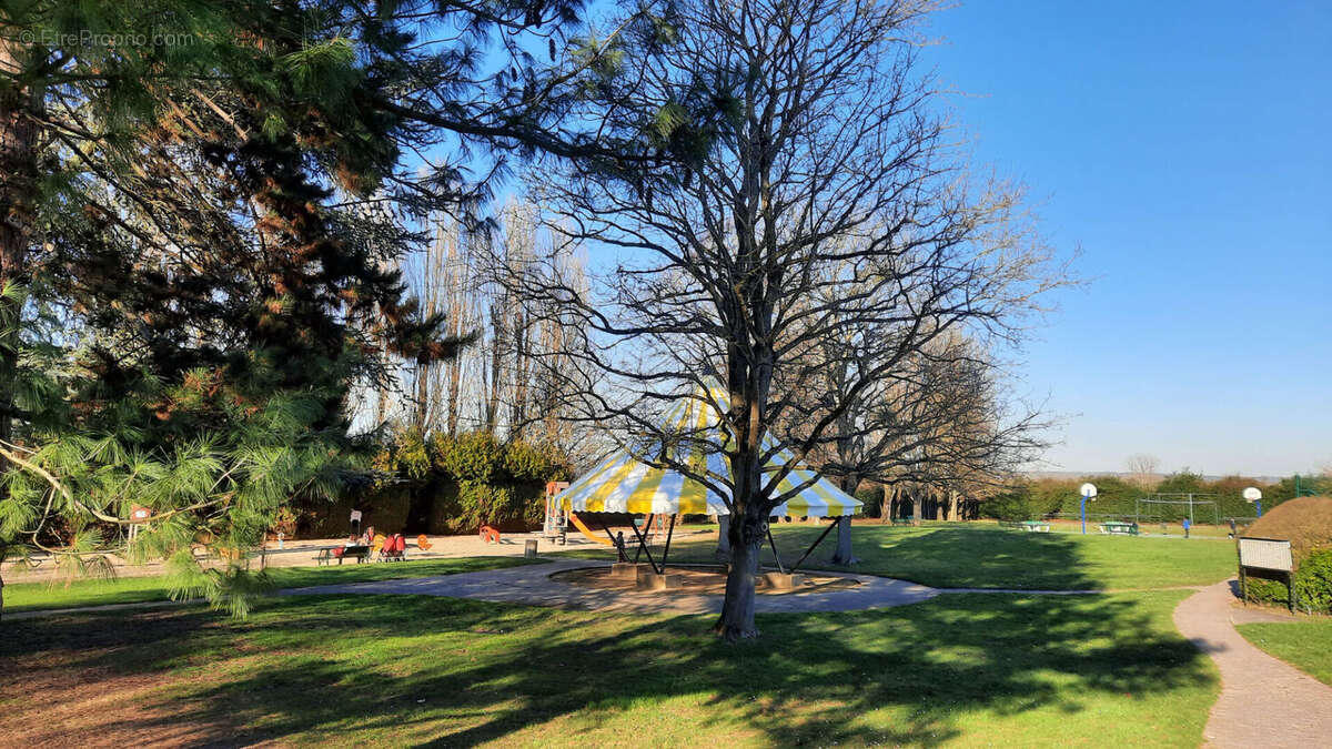 Appartement à FONTENAY-LE-FLEURY