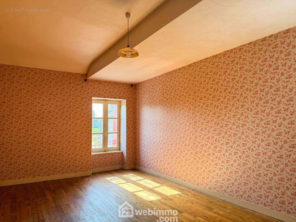 toutes sur parquet massif ! - Maison à POUZAUGES