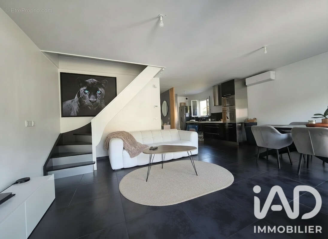 Maison 101 m² à Vif  - photo 3
